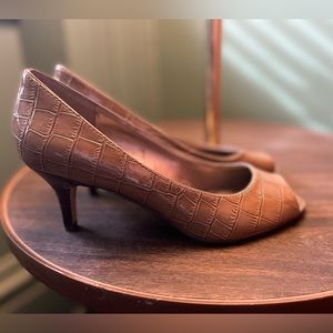 Women’s size 6 peep toe heel